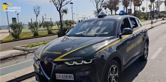 In auto con 4,5 kg di cocaina, trafficante di droga arrestato nel Catanese / Video