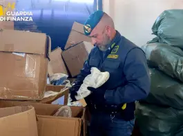 Scoperta una base del falso nel Napoletano, sequestrati oltre 38mila articoli contraffatti