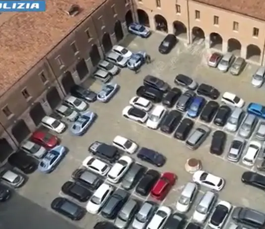 Finto poliziotto rapina anziana, due arresti tra Venezia e Salerno
