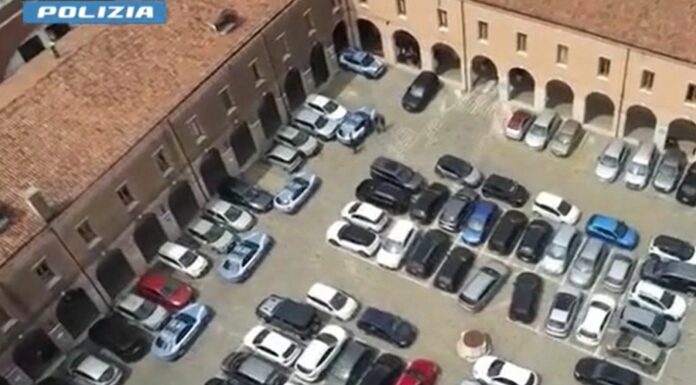 Finto poliziotto rapina anziana, due arresti tra Venezia e Salerno