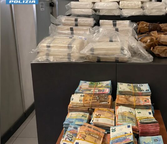 Maxi scambio tra tir e suv con sequestro di 30 Kg tra cocaina ed eroina, 2 arresti