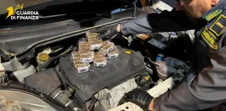 Sequestrati 8 Kg di hashish su SS18, arrestato un corriere nel cosentino