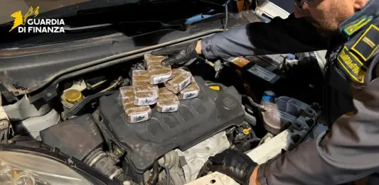 Sequestrati 8 Kg di hashish su SS18, arrestato un corriere nel cosentino