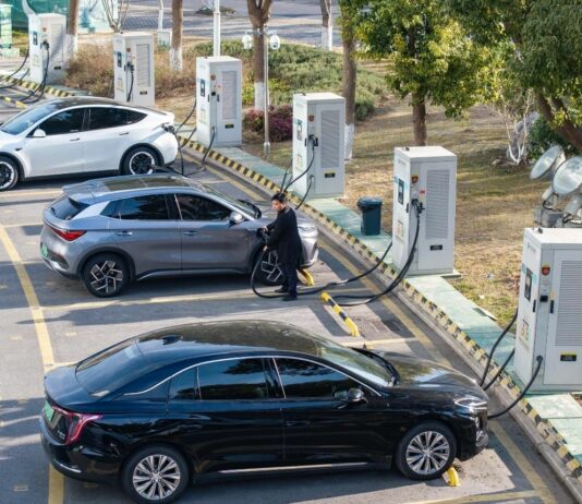 Cina, il Primo Maggio aumentate del 55,6% le ricariche elettriche in autostrada