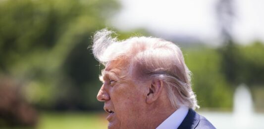 Trump “Iran spazzato via se attacca navi Usa”