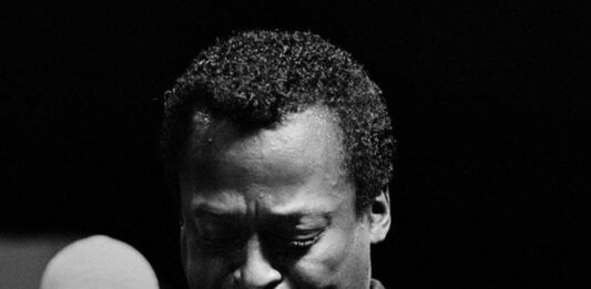 Su tivusat la leggenda di Miles Davis a cento anni dalla nascita