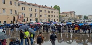 Ultimo saluto ad Alex Zanardi, in migliaia ai funerali di Padova