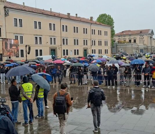 Ultimo saluto ad Alex Zanardi, in migliaia ai funerali di Padova