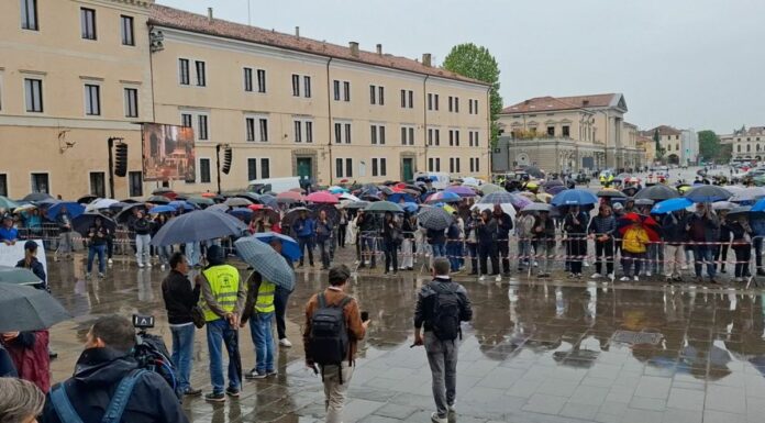 Ultimo saluto ad Alex Zanardi, in migliaia ai funerali di Padova