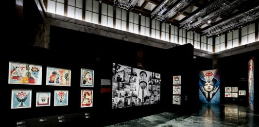 L’arte urbana contemporanea di Obey alle Gallerie d’Italia a Napoli