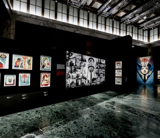 L’arte urbana contemporanea di Obey alle Gallerie d’Italia a Napoli