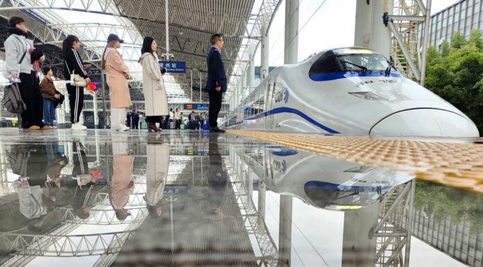 Cina, oltre 100 milioni di spostamenti in treno nelle vacanze del Primo Maggio