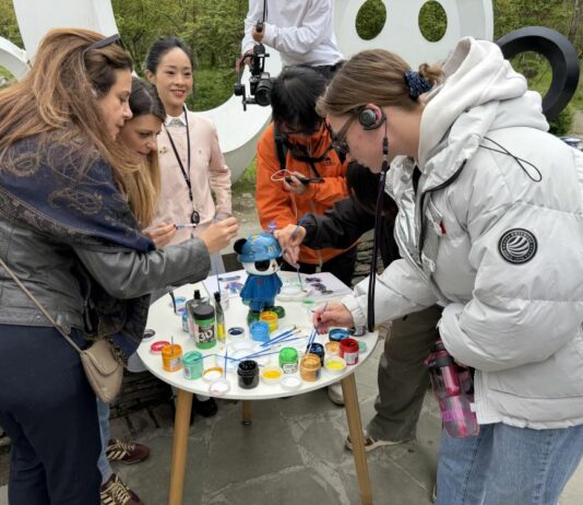 Cina, giovani di tutto il mondo scoprono l’armonia tra uomo e natura nel Sichuan