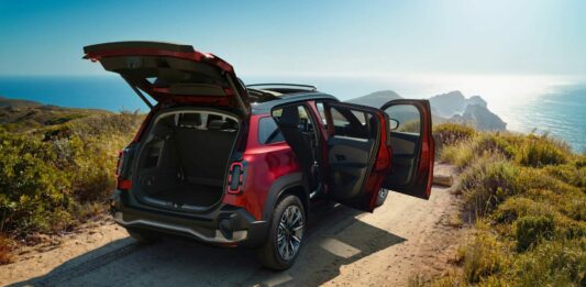 Renault 4 E-Tech Electric Plein Sud, elettrica a cielo aperto