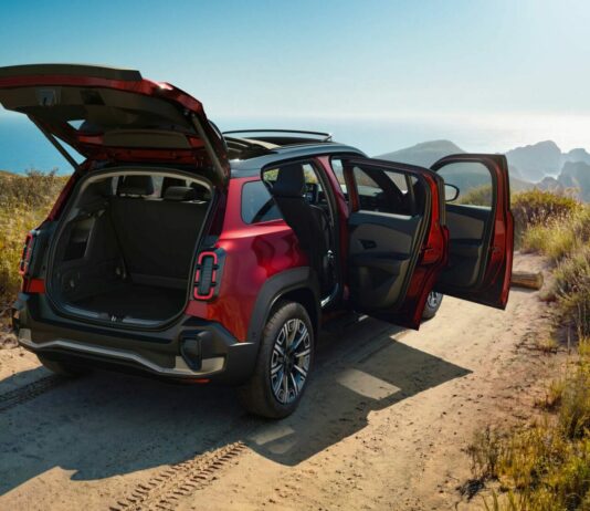 Renault 4 E-Tech Electric Plein Sud, elettrica a cielo aperto
