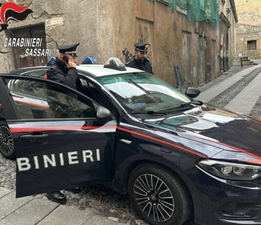 Tratta di esseri umani, catturato a Sassari latitante nascosto in un armadio