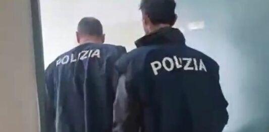 Arrestato a Lecce giovane anarchico, sequestrato manuale per ordigni