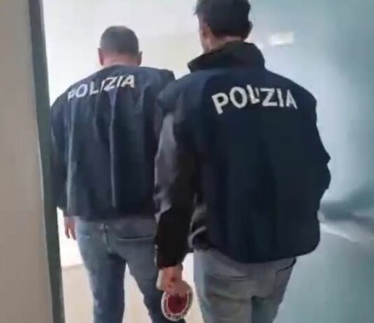 Arrestato a Lecce giovane anarchico, sequestrato manuale per ordigni