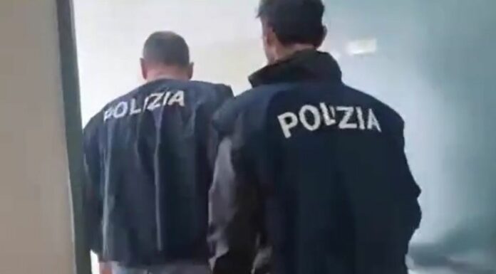 Arrestato a Lecce giovane anarchico, sequestrato manuale per ordigni