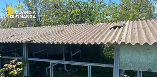 Sequestrata nel cosentino maxi area industriale con 1000 mq di amianto killer