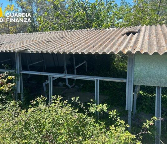 Sequestrata nel cosentino maxi area industriale con 1000 mq di amianto killer