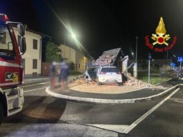 Cuggiono, auto si schianta su cappella. Salvi conducente e antico quadro del 1872