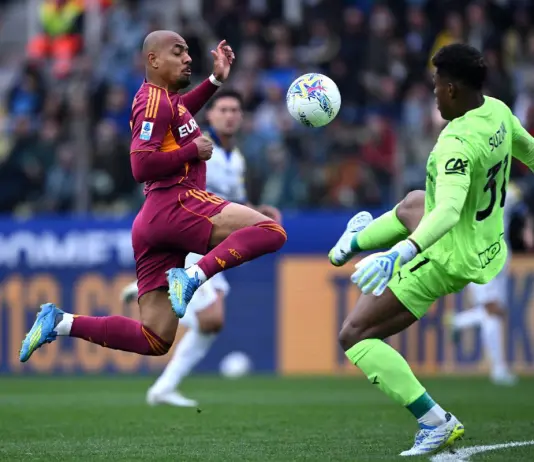 Rimonta last minute, la Roma vince 3-2 a Parma e sogna la Champions