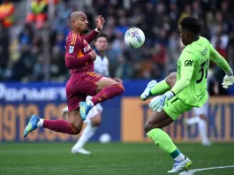 Rimonta last minute, la Roma vince 3-2 a Parma e sogna la Champions