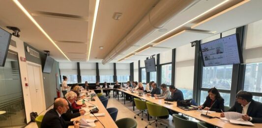 Scuola, firmato contratto per 8 mila presidi e dirigenti Istruzione e Ricerca