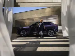 Nuova Mazda CX-6e, al via il tour italiano “Arte in movimento”