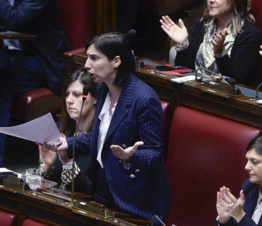 Schlein “Governo Meloni vive chiuso nel palazzo, no a larghe con intese con FI”