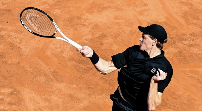 Sinner batte Rublev in due set, è semifinale a Roma con record