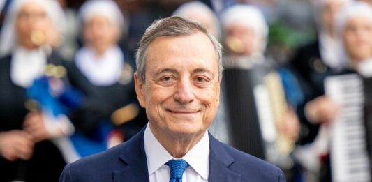 Draghi “L’Europa agisca, serve coraggio per trasformare la crisi in unione”