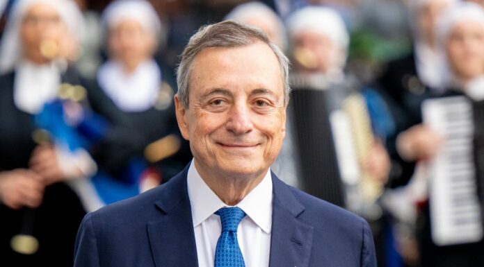 Draghi “L’Europa agisca, serve coraggio per trasformare la crisi in unione”