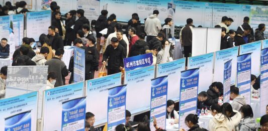 Cina, il mercato del lavoro stabile ad aprile