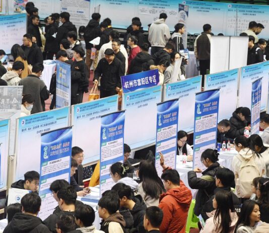 Cina, il mercato del lavoro stabile ad aprile