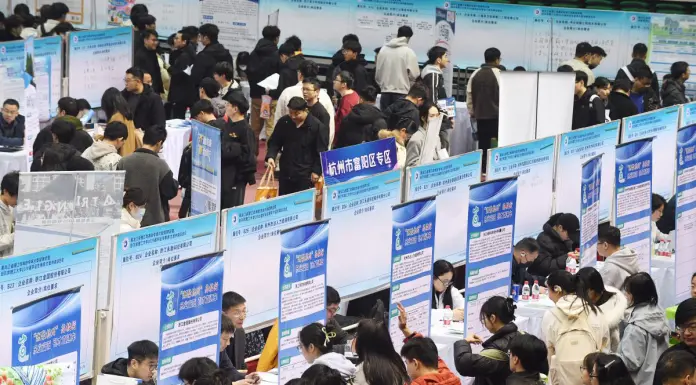 Cina, il mercato del lavoro stabile ad aprile