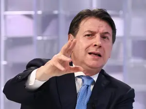 Conte “Dal governo decreti ridicoli su sicurezza, mancano 25 mila agenti”