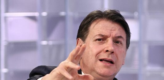 Conte “Dal governo decreti ridicoli su sicurezza, mancano 25 mila agenti”