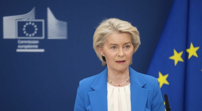 Ue, sì all’accordo sui dazi con gli Usa. Von der Leyen “Passo avanti”
