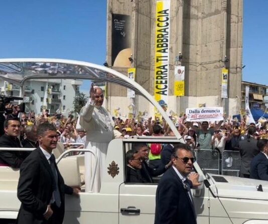 Il Papa ad Acerra “Un cambiamento di mentalità risanerà la Terra dei Fuochi”