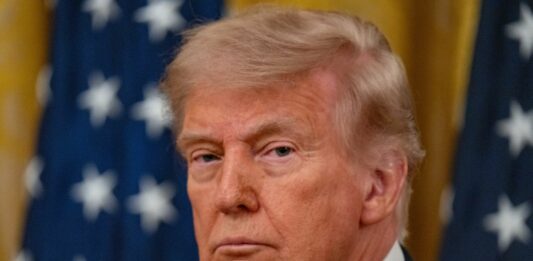 Iran, Trump “Negoziate le linee generali di un accordo. Lo Stretto di Hormuz verrà riaperto”