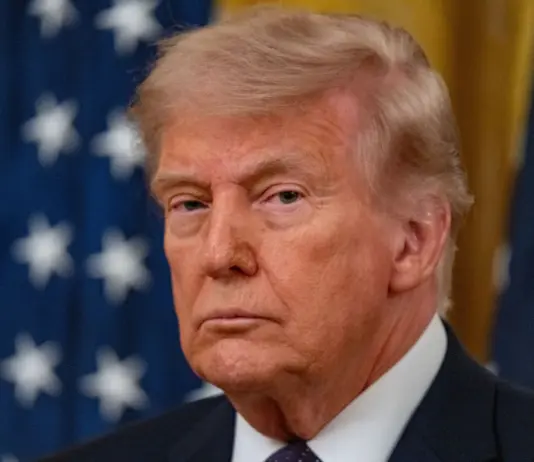 Iran, Trump “Negoziate le linee generali di un accordo. Lo Stretto di Hormuz verrà riaperto”