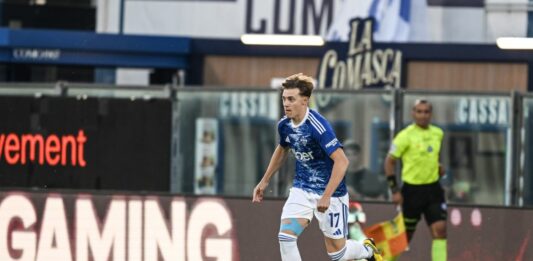Il Como piega 4-1 la Cremonese e vola in Champions