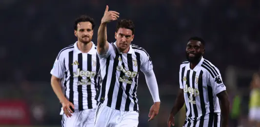 Vlahovic non basta alla Juve: pari nel derby, sarà Europa League
