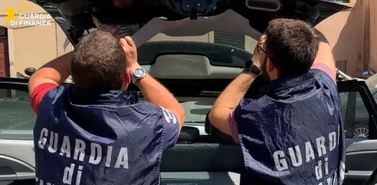 Intercettato con 2 chili di cocaina, crack e marijuana, un arresto a Catania