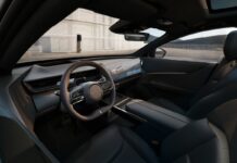 Mazda CX-6e, interni raffinati tra minimalismo e tradizione nipponica