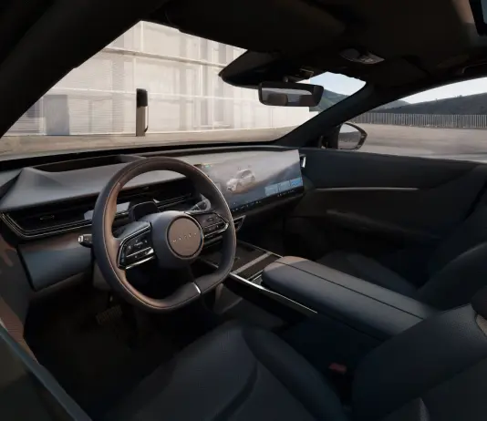 Mazda CX-6e, interni raffinati tra minimalismo e tradizione nipponica