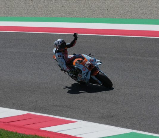 Fernandez vince la sprint del Mugello davanti a Martin, terzo Di Giannantonio