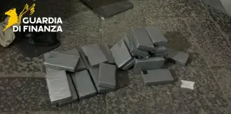 Napoli, 4 misure cautelari per associazione finalizzata al traffico e spaccio di droga